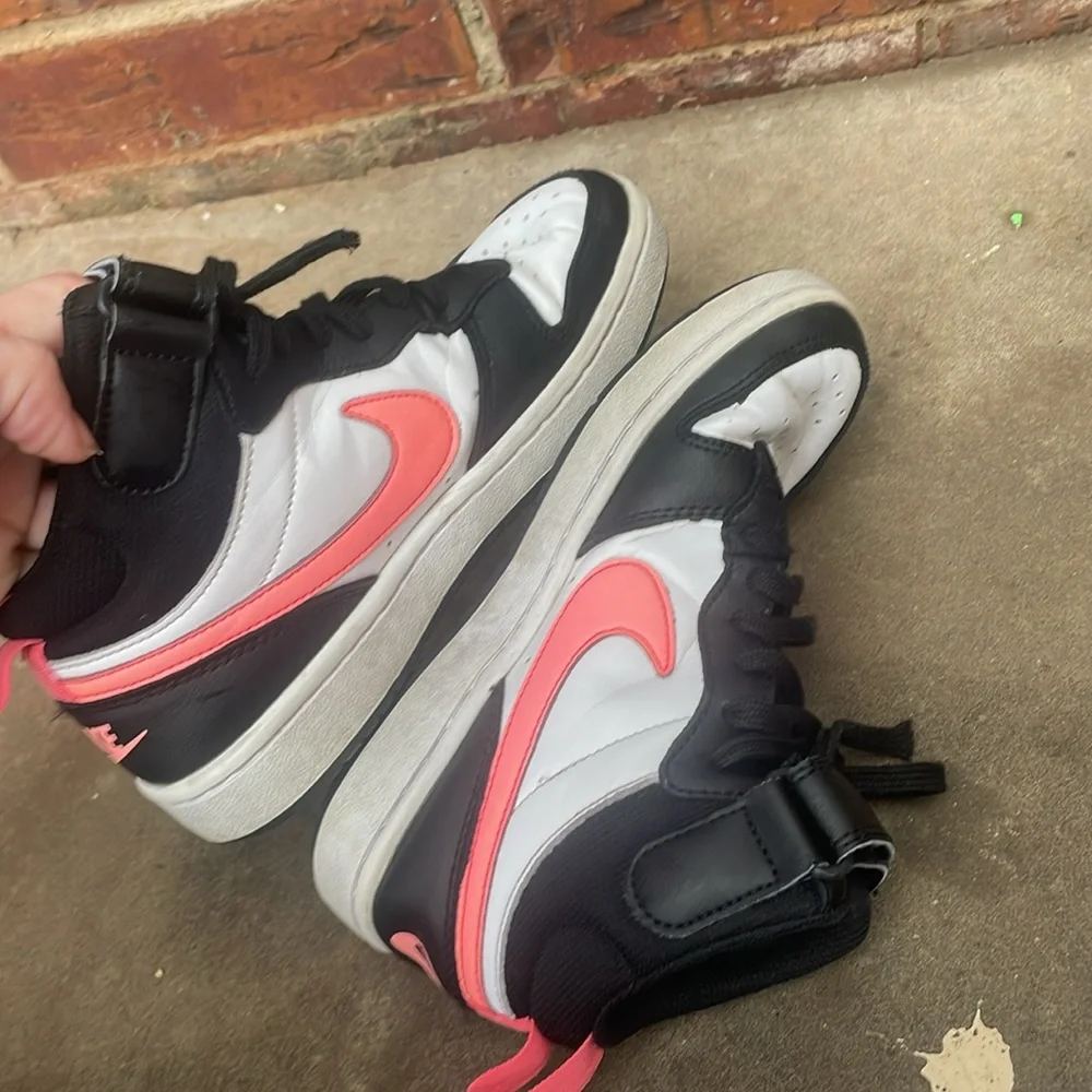Nike court Borough Sneakers! Youth 3.5